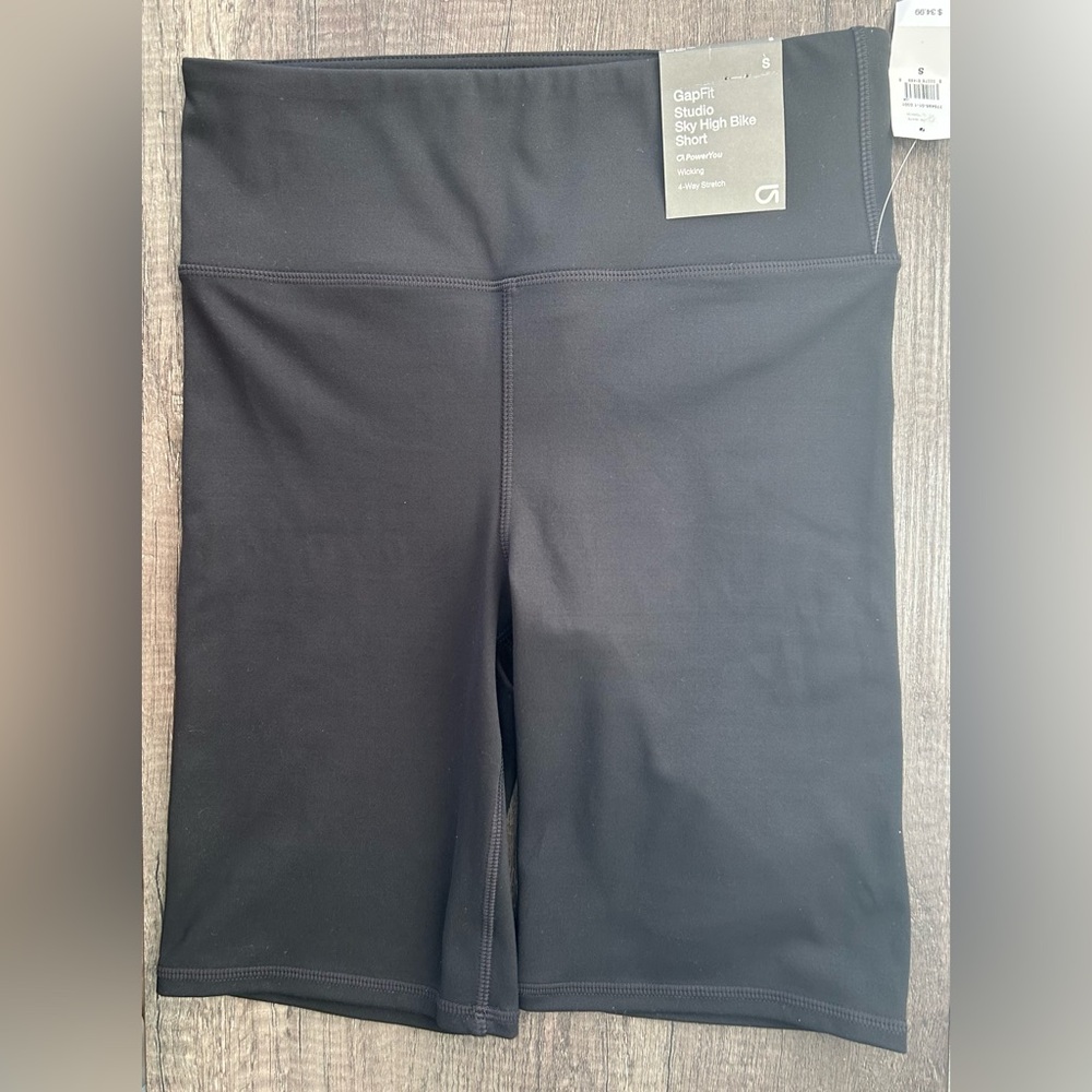 GapFit Studio Sky High Rise Short